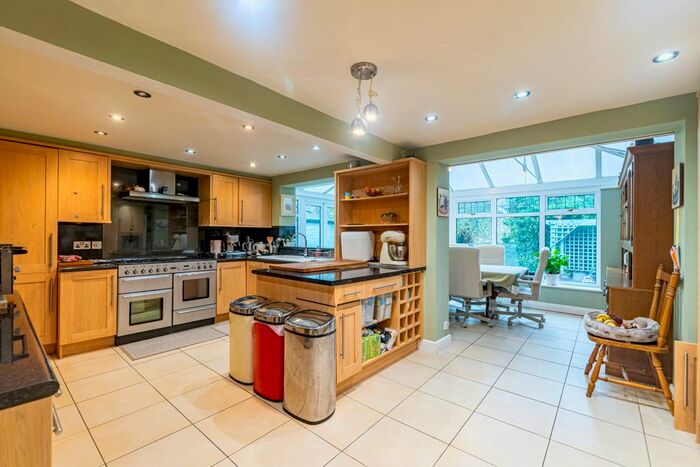 5 Bedroom Detached House For Sale In Chapel Walk, Riccall, York, YO19