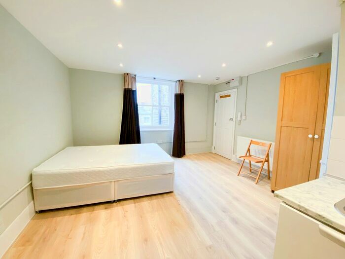 Studio To Rent In Courtfield Gardens, Earls Court, London, SW5