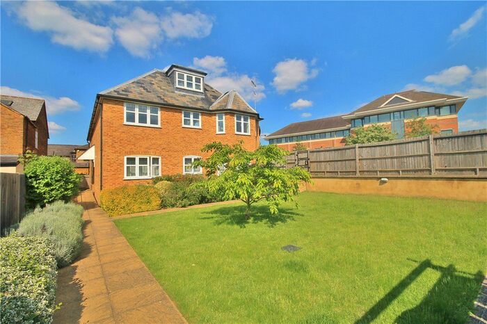 2 Bedroom Flat To Rent In Thorpe Road, Staines-Upon-Thames, Surrey, TW18