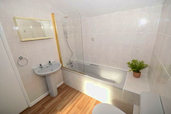 2 Bedroom Flat To Rent In Burton Road, Lincoln, Lincolnshire, LN1