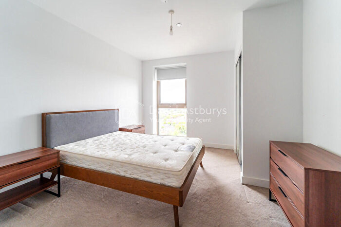 3 Bedroom Apartment To Rent In Seven Sisters Road, Seven Sisters, London, N15