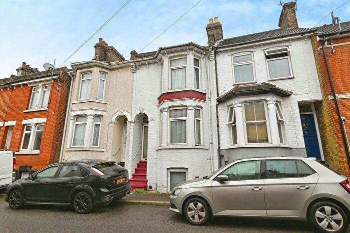 3 Bedroom Terraced House For Sale In Sydney Road, Chatham, Kent, ME4