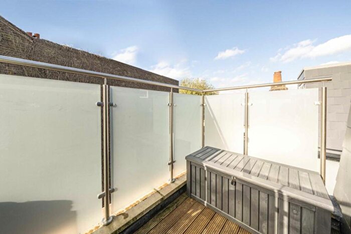 2 Bedroom Flat To Rent In Cavendish Road, Balham, SW12