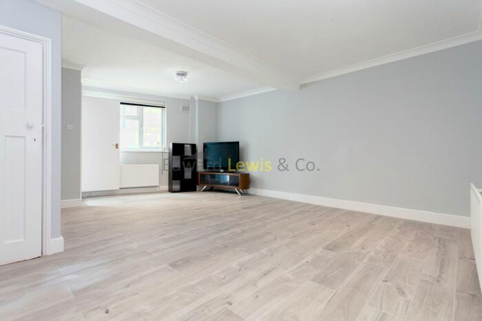 3 Bedroom Flat To Rent In Rectory Road, London, N16