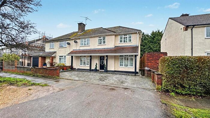 4 Bedroom House For Sale In Sherwin Crescent, Farnborough, GU14