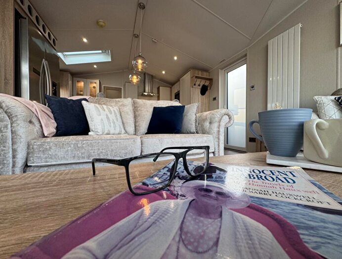 2 Bedroom Caravan For Sale In Two Bedroom Willerby Vogue, Pevensey Bay Holiday Park, Pevensey Bay, Eastbourne, East Sussex, BN24