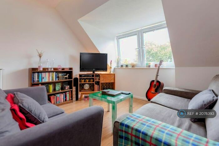 2 Bedroom Flat To Rent In Saffron Court, Newham, London, E15