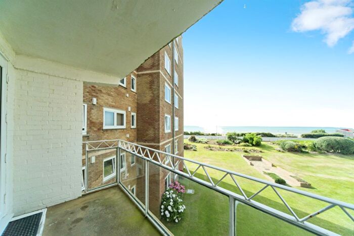 2 Bedroom Flat For Sale In West Parade, Bexhill-On-Sea, TN39