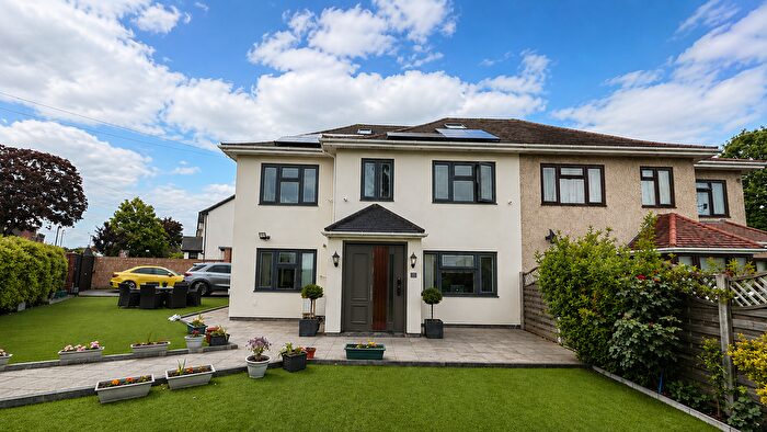 4 Bedroom Detached House For Sale In Lansbury Drive, Hayes, UB4
