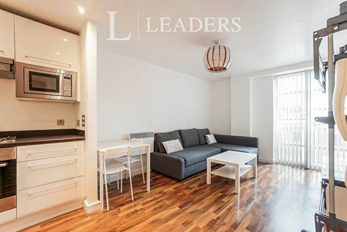 2 Bedroom Apartment To Rent In The Quadrangle, Lower Ormond Street, Manchester, M1