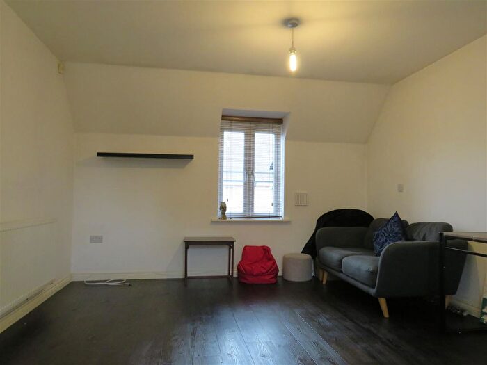 2 Bedroom Detached House To Rent In Valerian Way, Stotfold, Hitchin, SG5