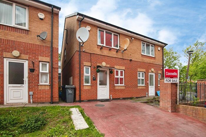 2 Bedroom Semi-Detached House For Sale In Farm End Close, West Bromwich, B71