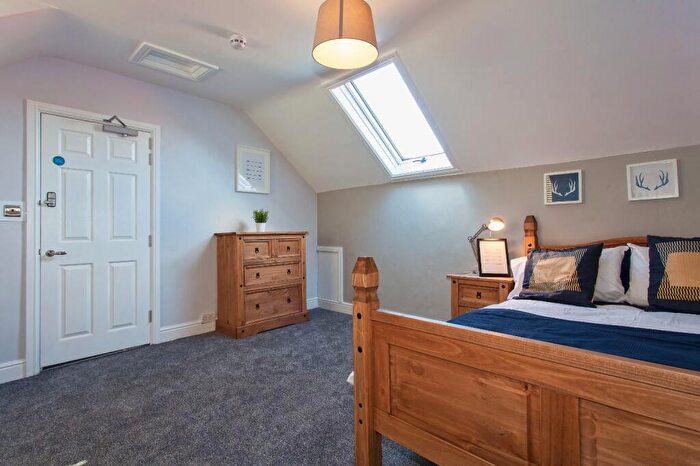 6 Bedroom Semi-Detached House To Rent In Wiverton Road: Bed Student House ( Ensuites), NG7