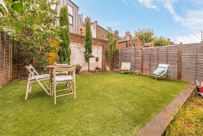 2 Bedroom Flat For Sale In Gillian Street, Ladywell, SE13