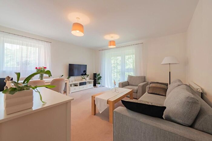 2 Bedroom Flat For Sale In Hammonds Drive, Peterborough, PE1