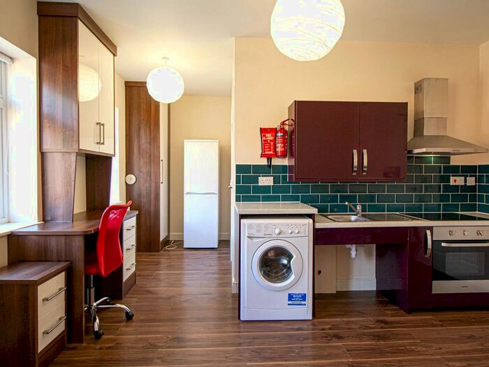 Studio To Rent In Apt, Clarendon House #, LS2