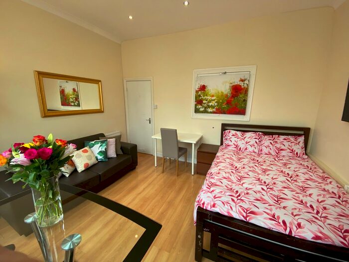 2 Bedroom Flat To Rent In Cromwell Road, London, SW7