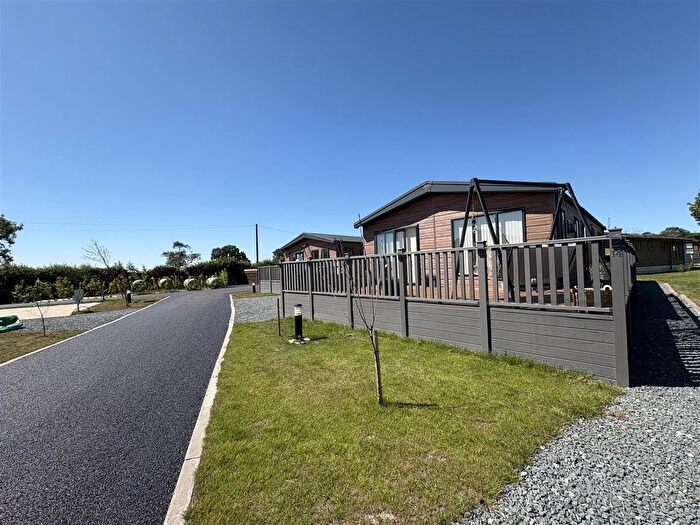 3 Bedroom Park Home For Sale In Oakwood Retreet Country Park, Newton On Derwent, York, YO41