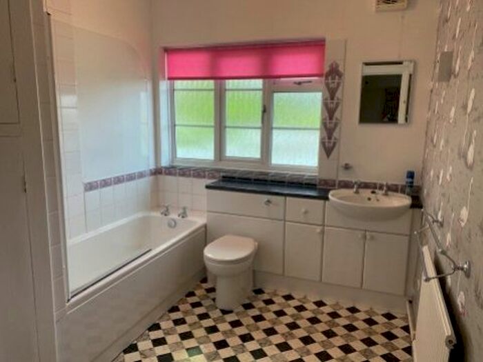 2 Bedroom Flat To Rent In Compton Road, Wolverhampton, WV3
