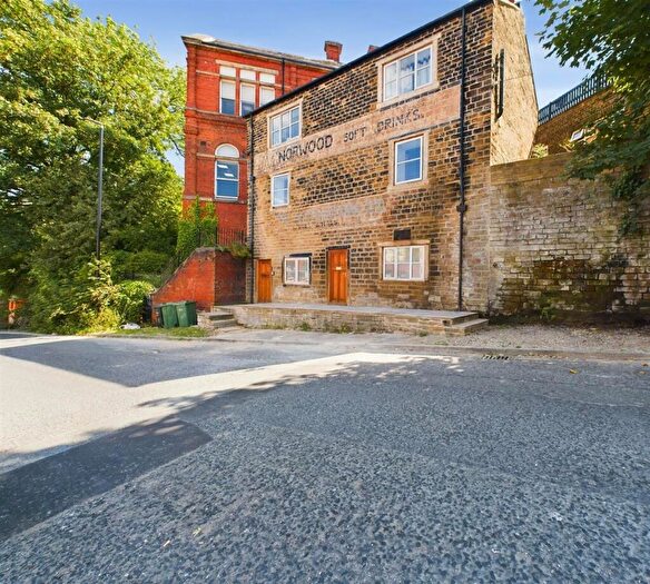 2 Bedroom Flat For Sale In Canal Road, Leeds, LS12