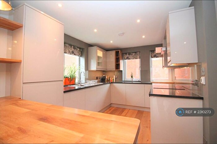 2 Bedroom Maisonette To Rent In Ferrymans Court, St. Philips, Bristol, BS2