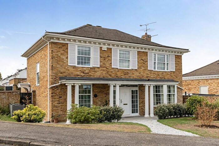 4 Bedroom Detached House For Sale In Badingham Drive, Fetcham, KT22