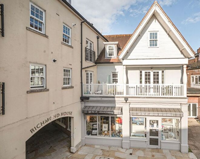 3 Bedroom Maisonette For Sale In Church Square, Chichester, PO19