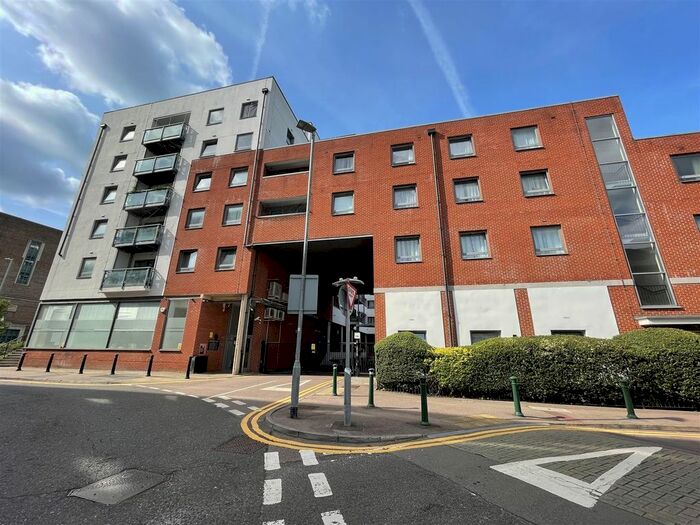 2 Bedroom Flat To Rent In Loates Lane, Watford, WD17