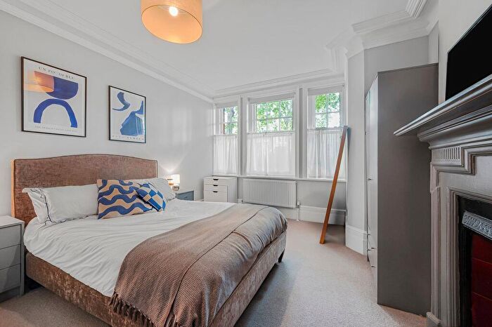 2 Bedroom Flat To Rent In Walcot Gardens, Kennington Road, SE11