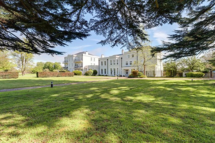 2 Bedroom Flat For Sale In Highfield Hall, Highfield Lane, St. Albans, AL4