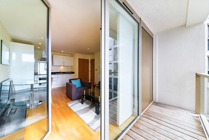 1 Bedroom Flat To Rent In Millharbour, Lanterns Court, Canary Wharf, London, E14