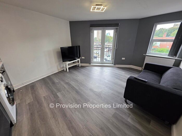 2 Bedroom Flat To Rent In Woodhouse Street, Leeds, LS6