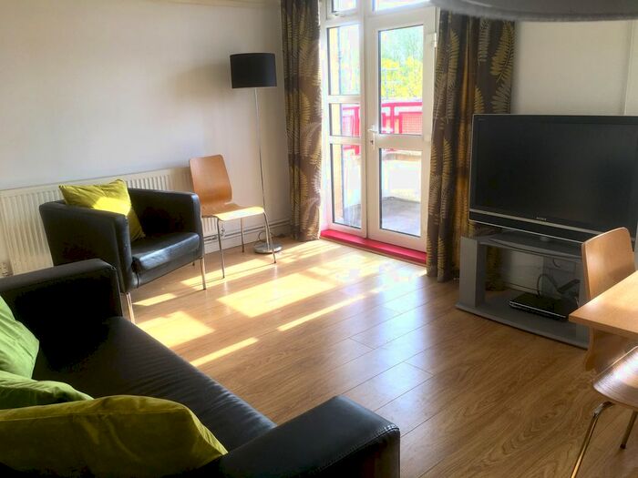 2 Bedroom Flat To Rent In Champion Hill, London, SE5