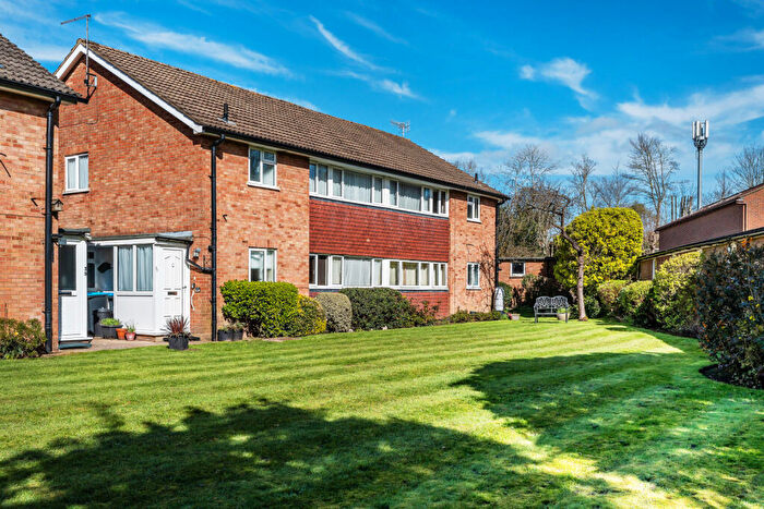 2 Bedroom Apartment For Sale In Master Close, Oxted, Surrey, RH8