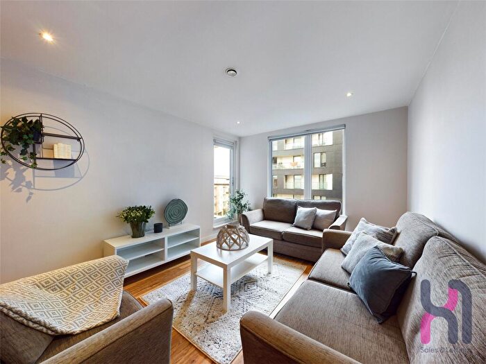 2 Bedroom Flat For Sale In The Exchange, Elmira Way, Salford, M5