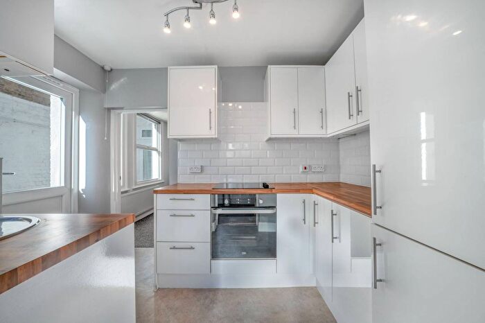 2 Bedroom Flat To Rent In Queens Place, Watford, WD17