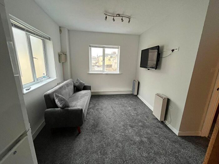 3 Bedroom Apartment To Rent In Gilwell Street, Flat, Plymouth, PL4