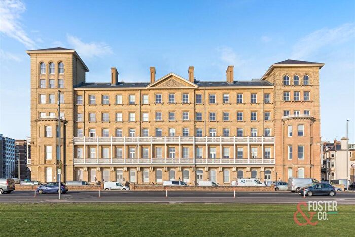 4 Bedroom Apartment To Rent In Grand Avenue, Hove, BN3