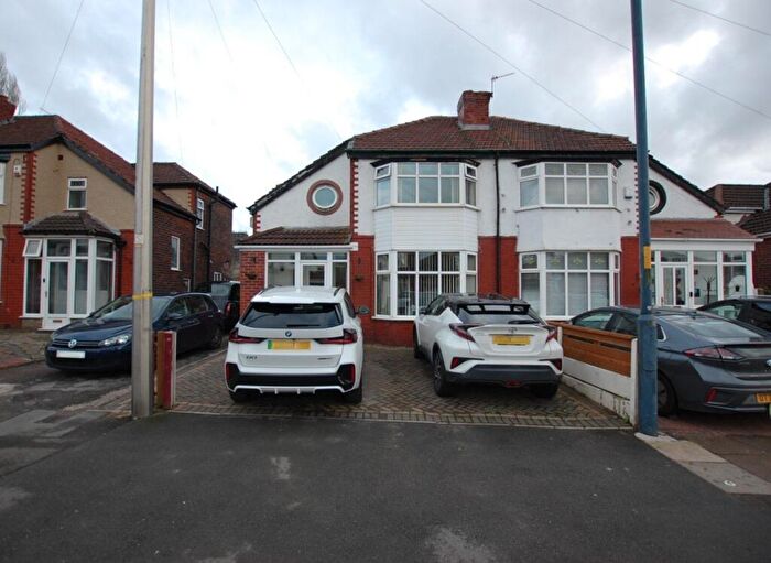 3 Bedroom Semi-Detached House For Sale In Mossley Road, Ashton-under-Lyne, Greater Manchester, OL6