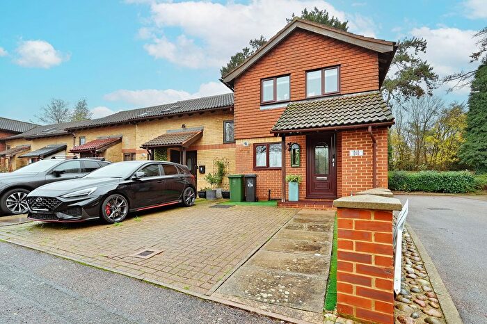 2 Bedroom End Terrace House For Sale In Deakin Close, Watford, WD18