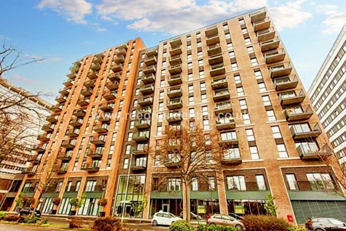 2 Bedroom Flat To Rent In Portcullis House, Victoria Avenue, Southend On Sea, SS2