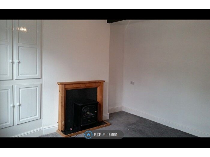 2 Bedroom End Of Terrace House To Rent In High Street West, Glossop, SK13