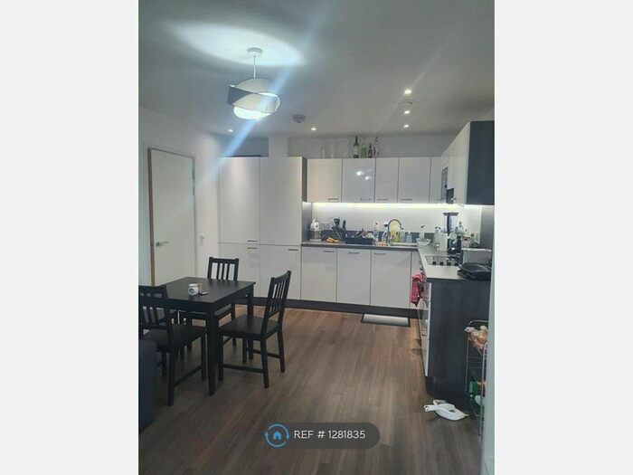2 Bedroom Flat To Rent In Adenmore Road, London SE6