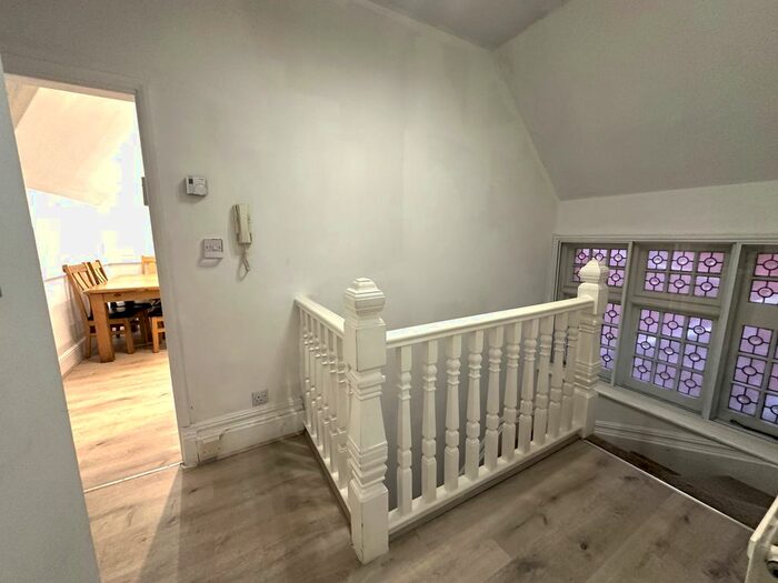 2 Bedroom Flat To Rent In Palmerston Road, Westcliff-On-Sea, SS0