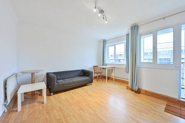 3 Bedroom Flat To Rent In Tildesley Road, Putney, London, SW15