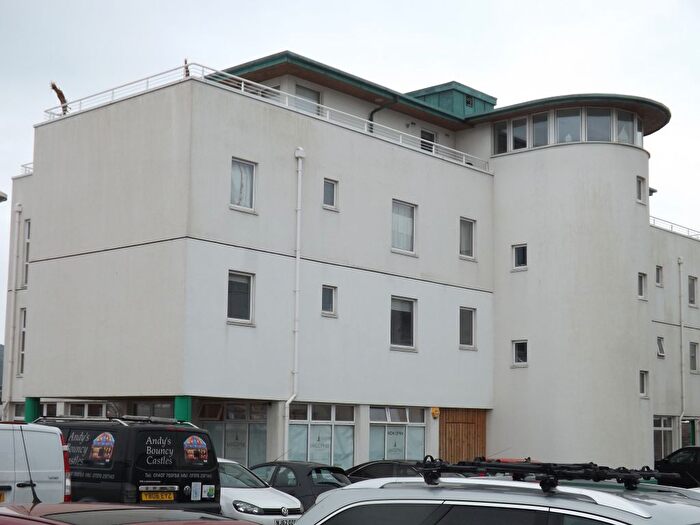 3 Bedroom Flat To Rent In Newry Beach, Holyhead, LL65
