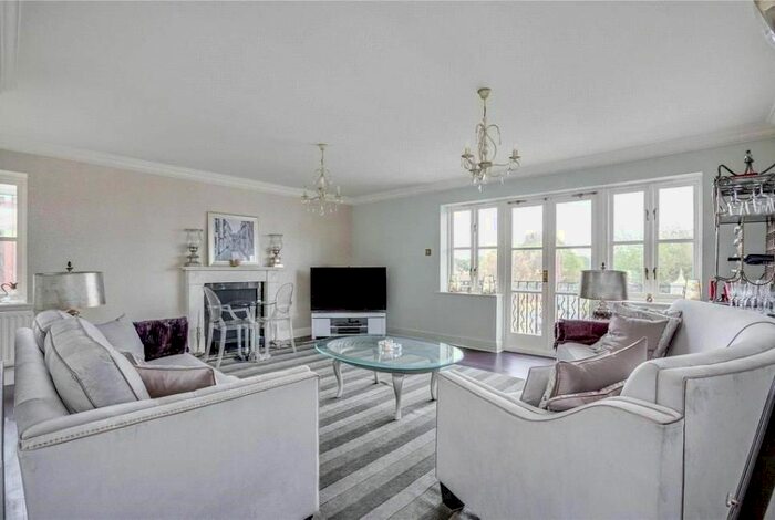 3 Bedroom Property To Rent In Thames Crescent, London, W4