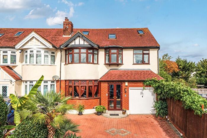 5 Bedroom Semi-Detached House For Sale In Senlac Road, London, SE12