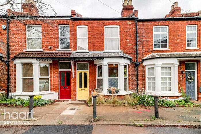 2 Bedroom Cottage For Sale In Wilson Street, London, N21