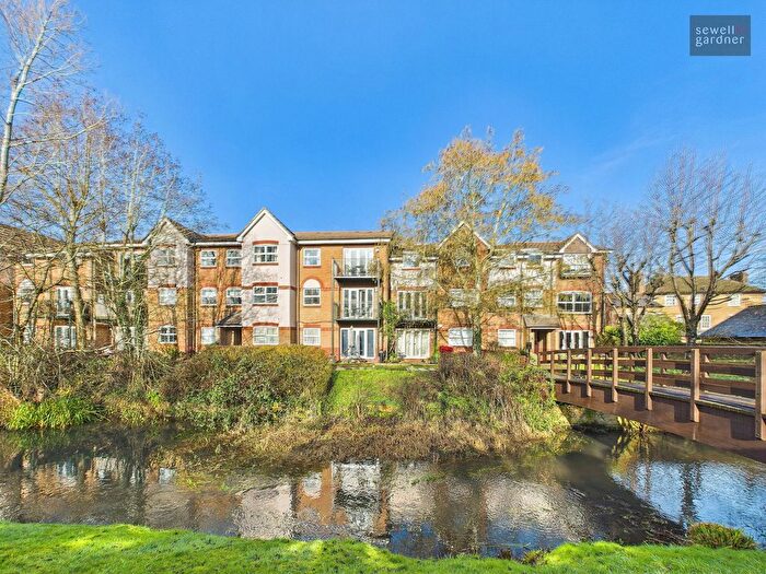2 Bedroom Flat For Sale In Uxbridge Road, Rickmansworth, WD3
